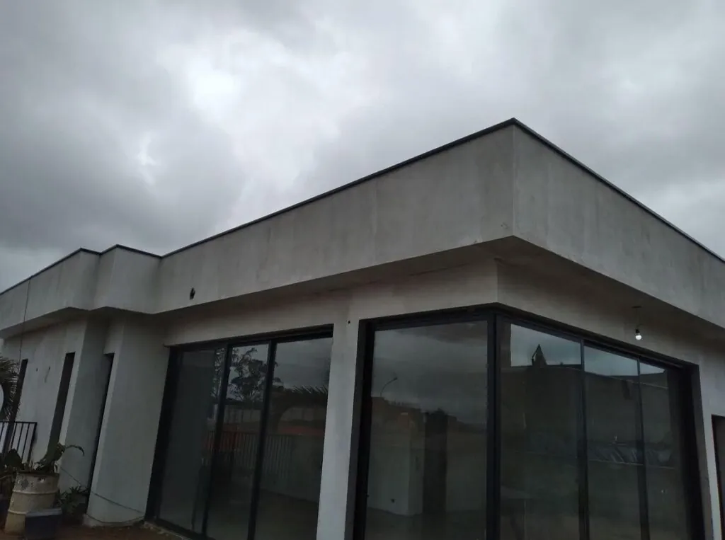 Rufos instalados em construção